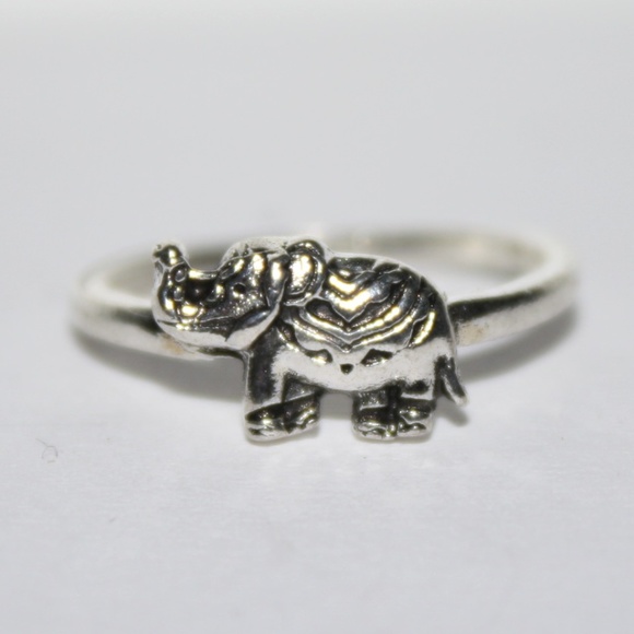 Vintagejelyfish Jewelry - Adorable little silver elephant ring 6.75 NWOT